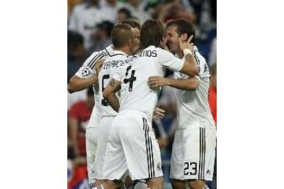 Los jugadores del Real Madrid celebrando ayer uno de los tantos logrados ante los bielorrusos