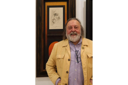 El artista leonés Juan Carlos Uriarte. CUEVAS