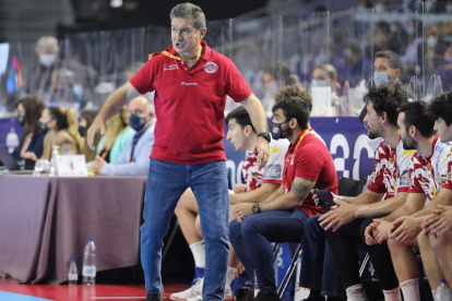 Manolo Cadenas ya busca alternativas para reforzar su equipo de cara a la próxima temporada. E. S.