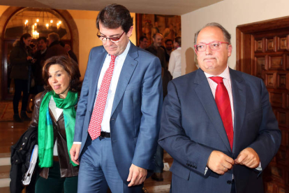 Sopeña, Mañueco y Fernández, tras el comité