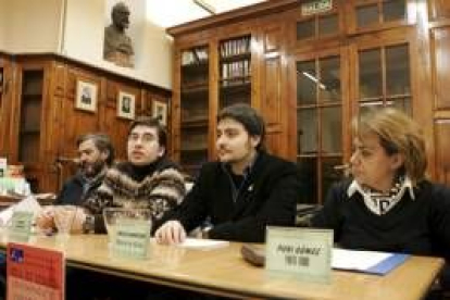 Fulgencio Fernández, Aquilino Santamarta, Emilio Gancedo y Puri Gómez, al inicio del debate