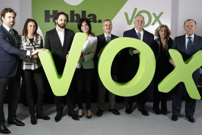 Espinosa de los Monteros, Velasco, Abascal, Seguí, Ortega Lara, González Quirós, Vidal Abarca y Camuñas presentan Vox.