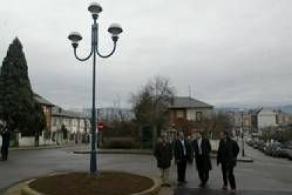 López Riesco y Dario Martínez inauguraron ayer el nuevo alumbrado de Ciudad Jardín