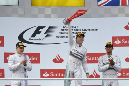Nico Rosberg, en el centro, con Valtteri Bottas y Lewis Hamilton, en el podio de Hockenheim.