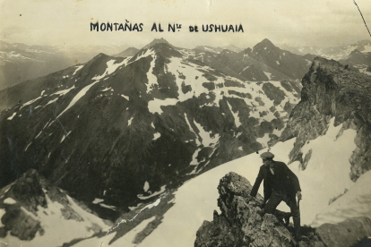 Montañas al norte de Ushuaia. ATRIBUIDA A LEOPOLDO GAGO, CORTESÍA DE MANUEL FERNÁNDEZ