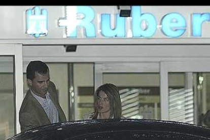 Doña Letizia abandonaba la clínica Ruber Internacional de Madrid poco antes de las tres y media de la madrugada del 18 de octubre. Había ingresado por unas contracciones.