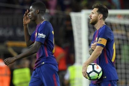 Dembélé y Messi, en el Camp Nou tras el 5-0 del Barça al Espanyol.