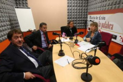 Javier García-Prieto, Joaquín Otero, la moderadora Nuria González e Inmaculada Larrauri.