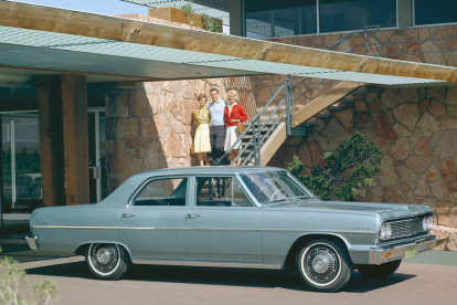 Faros y parrilla «cuadradotes», llantas de radios, neumáticos con banda blanca… uno de los modelos más representativos del espíritu Malibú, el Classic Landau de 1978.