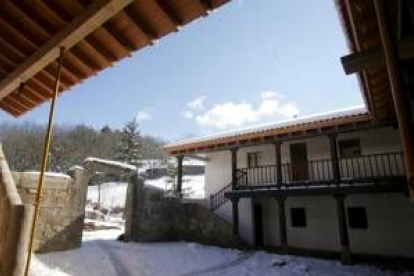 El típico corredor montañés del viejo caserón ha sido recuperado