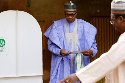 El presidente Buhari vota en Daura.