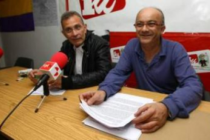 Germán Valcarce y Tito Martínez, durante la presentación de los acuerdos de la asamblea local de Pon