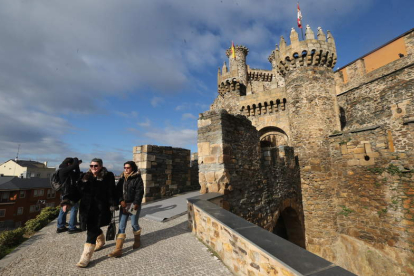 El Castillo es, sin duda, el gran emblema de Ponferrada. Ningún otro monumento ha conseguido hacerle sombra.