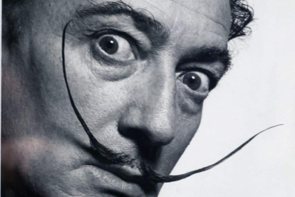 El bigote de Salvador Dalí en su clásica posición de las 10 y 10. TOM MIHALEK