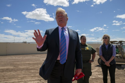 Trump condenó el aumento colosal en la llegada de indocumentados a la zona limítrofe.