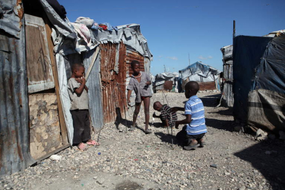Imagen de una de las barriadas de chabolas que surgieron en Puerto Príncipe después del terrmoto.