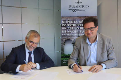 Palazuelo y López firman el acuerdo que estará vigente cuatro años. DL