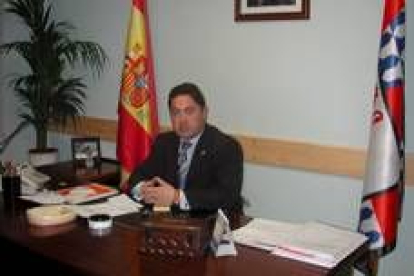 Marcos Martínez, alcalde de Cuadros, antes de comenzar el Pleno de ayer en el Ayuntamiento local
