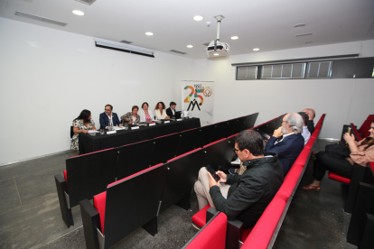 Participantes en la presentación del nuevo servicio de asesoría. ANA F. BARREDO