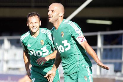 Yuri celebra su gol, que abría el marcador poniendo por delante a la Deportiva.