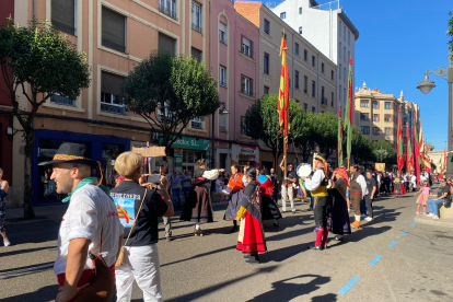 Desfile de pendones por San Froilán. A. C.