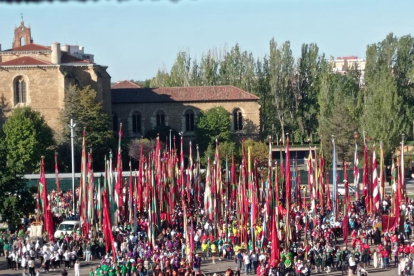 Desfile de pendones por San Froilán. A. C.