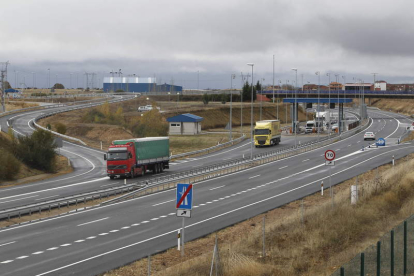 Imagen de la autopista León-Astorga, la AP-71, que reduce sus peajes cinco céntimos