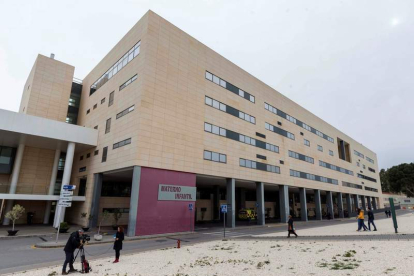 Hospital materno infantil Virgen de la Arrixaca de Murcia donde la niña de 11 años dio a luz. GUILLÉN