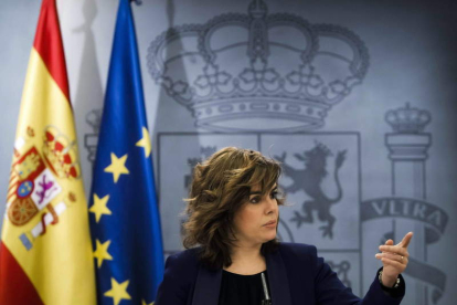 La vicepresidenta del Gobierno, Soraya Sáenz de Santamaría, tras el Consejo de Ministros celebrado ayer.