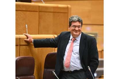 El ministro de Inclusión, Seguridad Social y Migraciones, José Luis Escrivá, en el Senado FERNANDO VILLAR