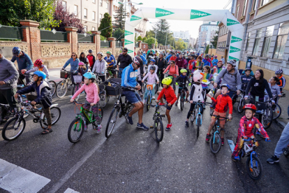 Celebración del Día de la Bici en León. CAMPILLO