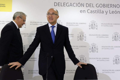 El subdelegado del Gobierno en Valladolid y Ruiz Medrano, ayer, antes de la rueda de prensa.