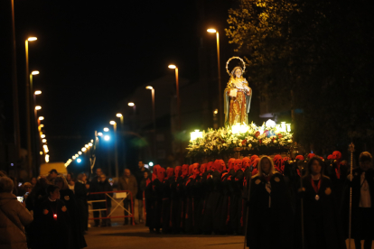 Procesión del Santo Cristo del Camino en la noche del Martes Santo en Flores del Sil (Ponferrada)