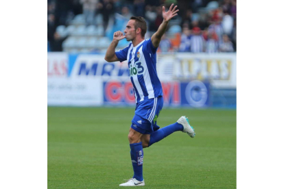 Alberto Aguilar se estrenó como goleador esta temporada ante el Barcelona B