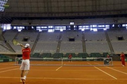 Nadal, durante el entreno de ayer en el Palau Sant Jordi.