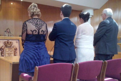 La nueva alcaldesa casó dos horas después de su investidura a una pareja de 31 y 34 años del municipio