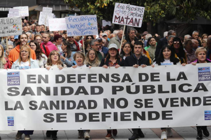 Imagen de la última manifestación en defensa de la sanidad celebrada en Ponferrada. ANA F. BARREDO