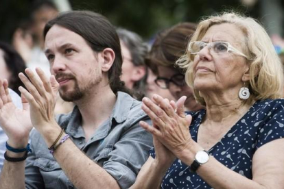 Pablo Iglesias y Manuela Carmena, en un mitin en Madrid.