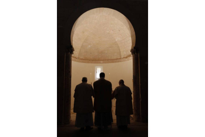 La luz entrado en el monasterio de San Miguel de Escalada. JESÚS F. SALVADORES