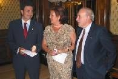 De izquierda a derecha, García Nistal, Ana García y Luis Álvarez, teniente de alcalde de Astorga