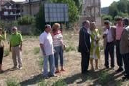 Amparo Valcarce, el día que visitó los terrenos de la futura residencia de ancianos
