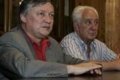 Anatoly Karpov durante su participación en el coloquio de ayer