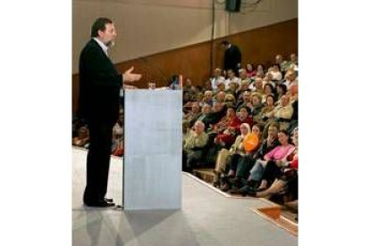 Mariano Rajoy interviene en un acto político de su formación en Sevilla
