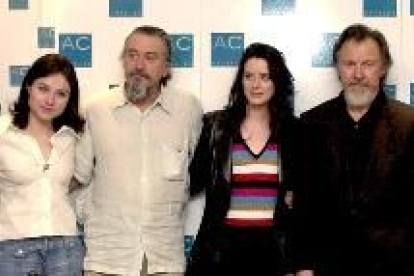 Robert de Niro, con otros de los actores que participan en el rodaje de la película