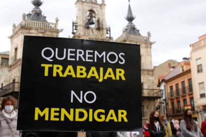 Protesta de los trabajadores autónomos en Astorga tras la irrupción de la pandemia. FERNANDO OTERO