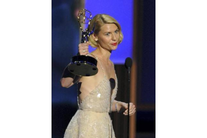 La mejor actriz de drama, Claire Danes, recibiendo el galardón KEVIN WINTER | AFP