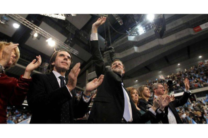 Mariano Rajoy en la imagen junto a Aznar.