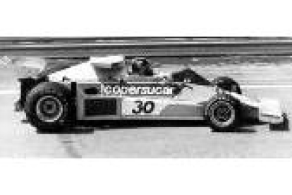 El Renault de Alonso, arriba, y el coche de Emerson Fitipaldi