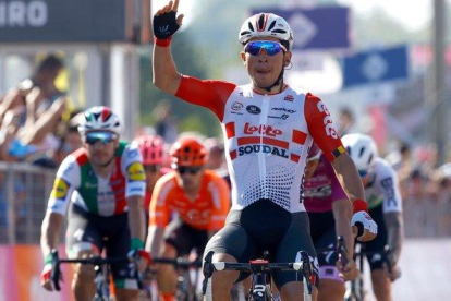 Caleb Ewan se anota la segunda victoria en el Giro.