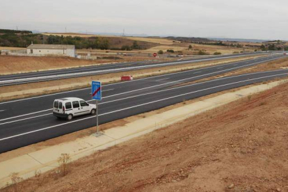 El delegado del Gobierno asegura que faltan «pruebas de seguridad» para abrir el vial.